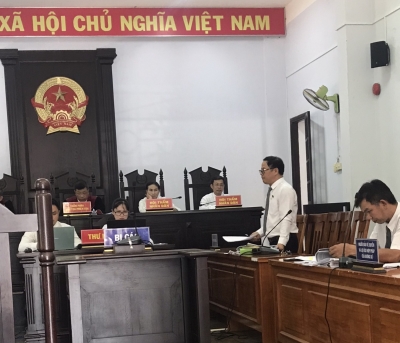 LUẬT SƯ THAM GIA TỐ TỤNG TRONG VỤ ÁN HÀNH CHÍNH title=